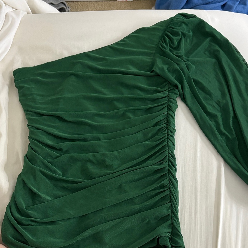 Green One-Shoulder Long Sleeve Top
